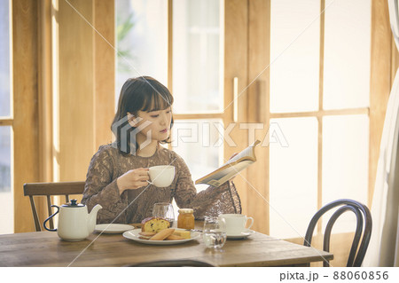 読書　お茶 88060856