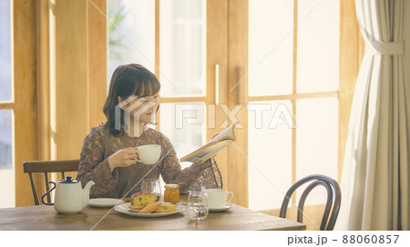 読書　お茶 88060857