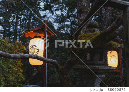 京都 赤山禅院 夕暮れの境内 京都 赤山禅院 夕暮れの境内 88060875