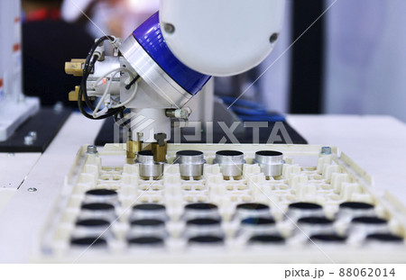 Bearings packing process for transfer on Automated conveyor systems industrial automation 88062014