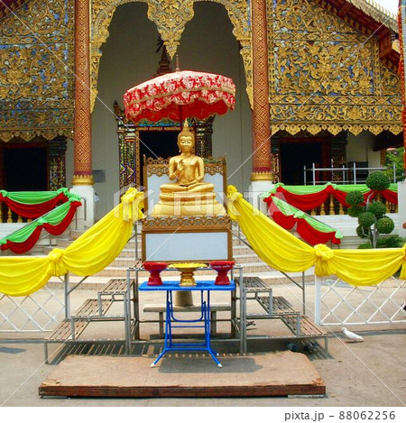 タイ王国チェンライの寺院の仏像 88062256