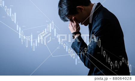 投資に失敗したビジネスマン 投資に失敗したビジネスマン 88064028