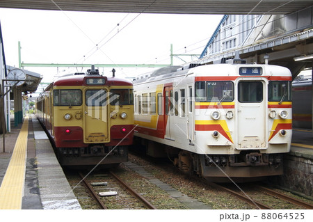 終焉近い越後線115系（吉田駅） 88064525