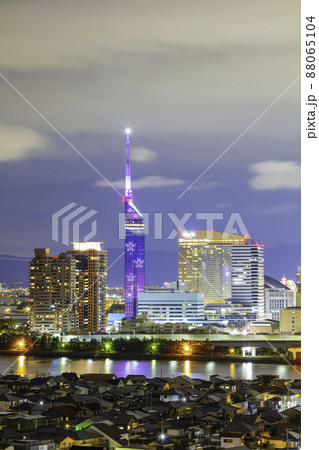美しい福岡の夜景 桜の福岡タワー 88065104