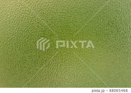 すりガラス越しに見える植物の緑 88065468