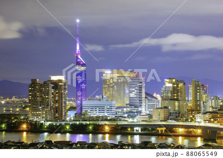 美しい福岡の夜景 桜の福岡タワー 美しい福岡の夜景 桜の福岡タワー 88065549