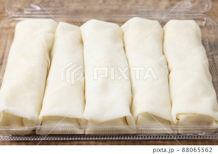 焼く前の春巻 焼く前の春巻 88065562