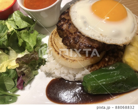 ロコモコプレートアップ 目玉焼き ハンバーグ 洋食 ロコモコプレートアップ 目玉焼き ハンバーグ 洋食 88068832