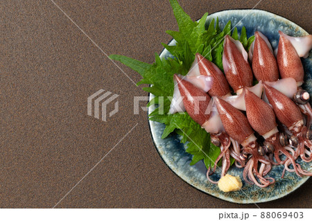 新鮮なホタルイカ 88069403