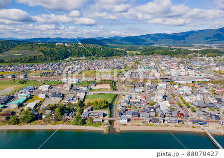 滋賀県高島市の琵琶湖の風景 88070427