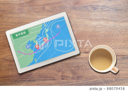 天気予報 天気図 気象 集中豪雨 梅雨(タブレット カップ) 天気予報 天気図 気象 集中豪雨 梅雨(タブレット カップ) 88070458