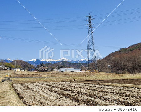 田舎の送電塔(長野県・八ヶ岳の山岳風景) 田舎の送電塔(長野県・八ヶ岳の山岳風景) 88072416