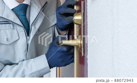 玄関の扉(鍵)の修理・交換 見積・調査イメージ 玄関の扉(鍵)の修理・交換 見積・調査イメージ 88072943