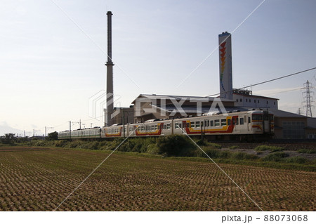 朝ラッシュの弥彦線115系6両編成 88073068