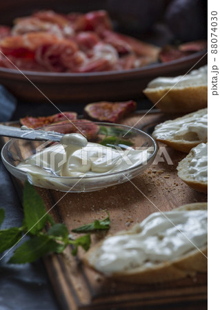 Making ham sandwiches Making ham sandwiches 88074030