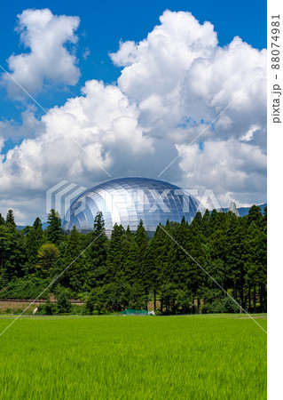 福井県立恐竜博物館の銀のドームが見える風景 福井県立恐竜博物館の銀のドームが見える風景 88074981
