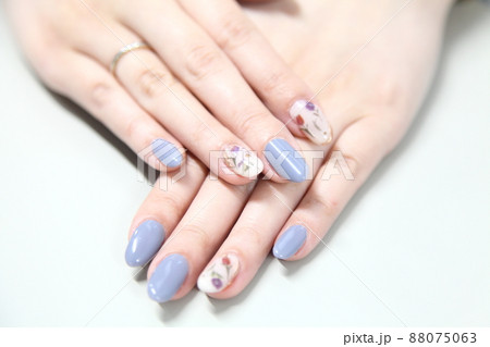 花柄ネイルとグレーネイルのカワイイ春ネイル 花柄ネイルとグレーネイルのカワイイ春ネイル 88075063