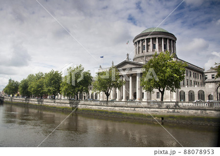 Four Courts Building on the river Liffey in Dublin Ireland 88078953