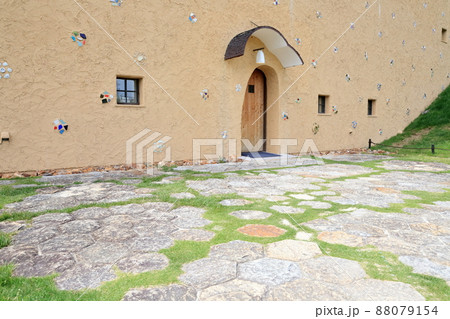 外観がユニークな建物（多治見市モザイクタイルミュージアム　岐阜県 多治見市） 88079154