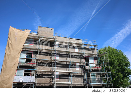 アメリカ、ロサンゼルスで建築中のアパート アメリカ、ロサンゼルスで建築中のアパート 88080264