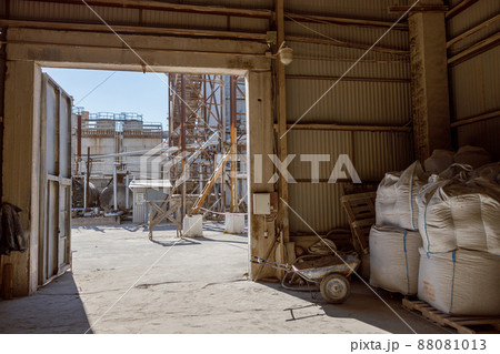 Warehouse photo of large construction material factory Warehouse photo of large construction material factory 88081013