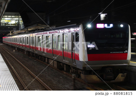 外房線E233系（京葉線発の通勤快速：誉田駅） 88081815
