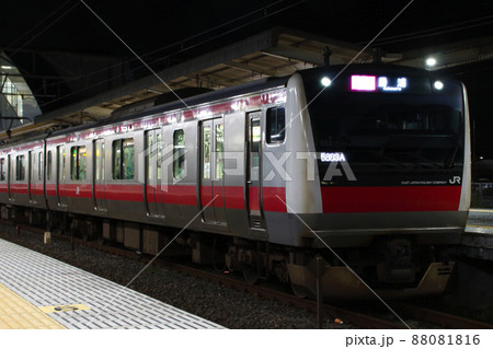 外房線E233系（京葉線発の通勤快速：誉田駅） 88081816