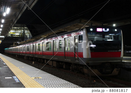 外房線E233系(京葉線発の通勤快速:誉田駅) 外房線E233系(京葉線発の通勤快速:誉田駅) 88081817