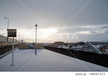 【城北線】雪景色の味美駅 88082425