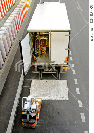 Truck and forklift 88082539