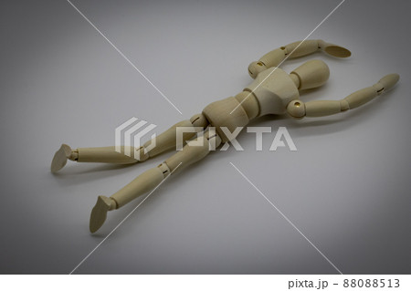 倒れたデッサン人形イメージ 倒れたデッサン人形イメージ 88088513