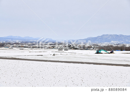 五郎兵衛新田より佐久平駅方面を望む(長野県佐久市)【2022.3】 88089084