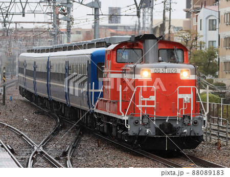 芦屋駅を通過するDD51網干訓練列車 芦屋駅を通過するDD51網干訓練列車 88089183