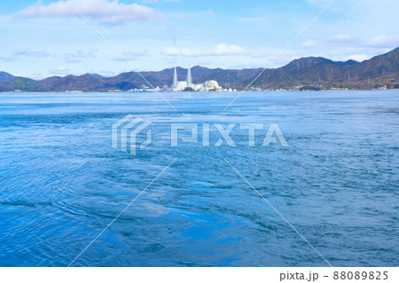 大久野島から望む竹原発電所3 広島県竹原市 大久野島から望む竹原発電所3 広島県竹原市 88089825