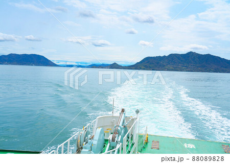 大久野島を離れて忠海港へと向かうフェリー2　広島県竹原市 88089828