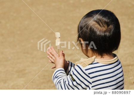 竹とんぼ 遊ぶ 子供 昔 イメージ 竹とんぼ 遊ぶ 子供 昔 イメージ 88090897