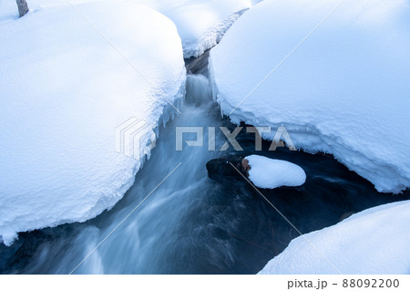 凍るしぶき 88092200