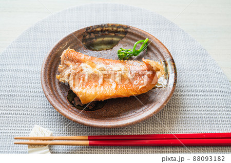 赤魚の煮つけ 88093182