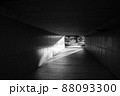 光と影のトンネル 88093300