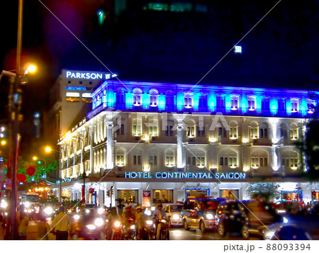 ベトナム・ホーチミン・クリスマスのドンコイ通り 88093394