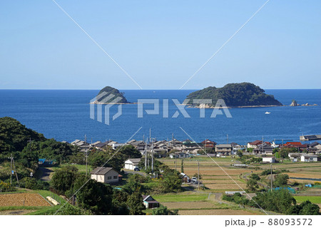 【京都府】舞鶴　三浜海岸（竜宮浜）の美しい海　京都府舞鶴市 88093572