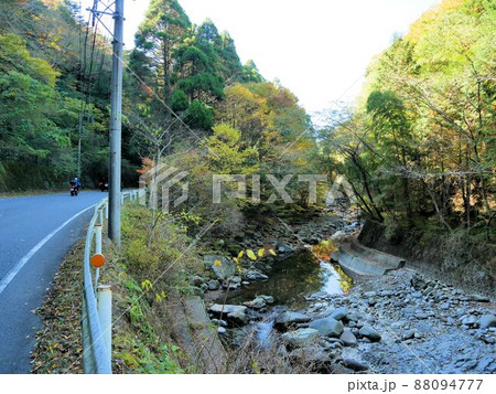 川原川沿いの国道387号 (大分県日田市) 川原川沿いの国道387号 (大分県日田市) 88094777