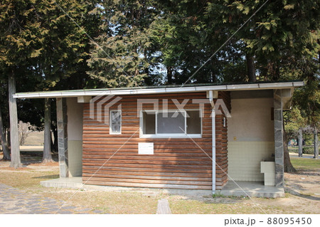 公衆トイレ　綺麗なトイレ　公園トイレ 88095450