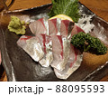 ぴかぴかのシマアジ刺身 88095593