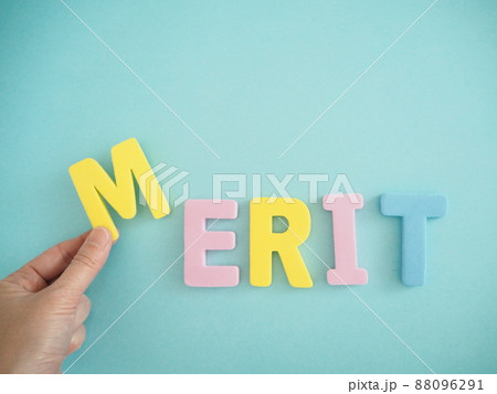 メリットMERITの単語と指、シンプル 88096291