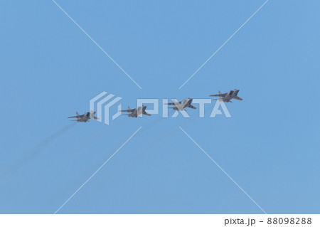 ロシア空軍ミグMiG-31フォックスハウンド編隊飛行 88098288