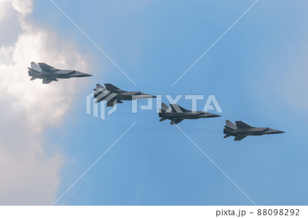 ロシア空軍ミグMiG-31フォックスハウンド編隊飛行 ロシア空軍ミグMiG-31フォックスハウンド編隊飛行 88098292