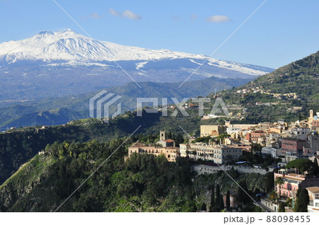 イタリア、シチリア島、タオルミーナ、エトナ山 88098455