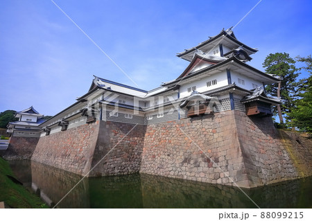 【石川県】晴天下の金沢城 菱櫓 【石川県】晴天下の金沢城 菱櫓 88099215