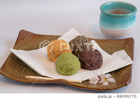 おはぎ4種(小豆餡・きな粉・胡麻・ずんだ) おはぎ4種(小豆餡・きな粉・胡麻・ずんだ) 88099770